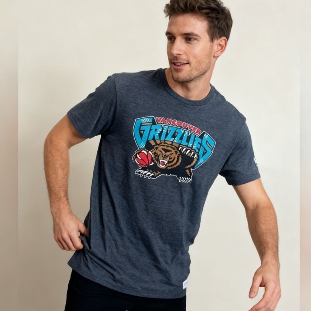Mitchell & Ness Vancouver Grizzlies Graphic Tee Size L Charcoal NBA Tailored Fit